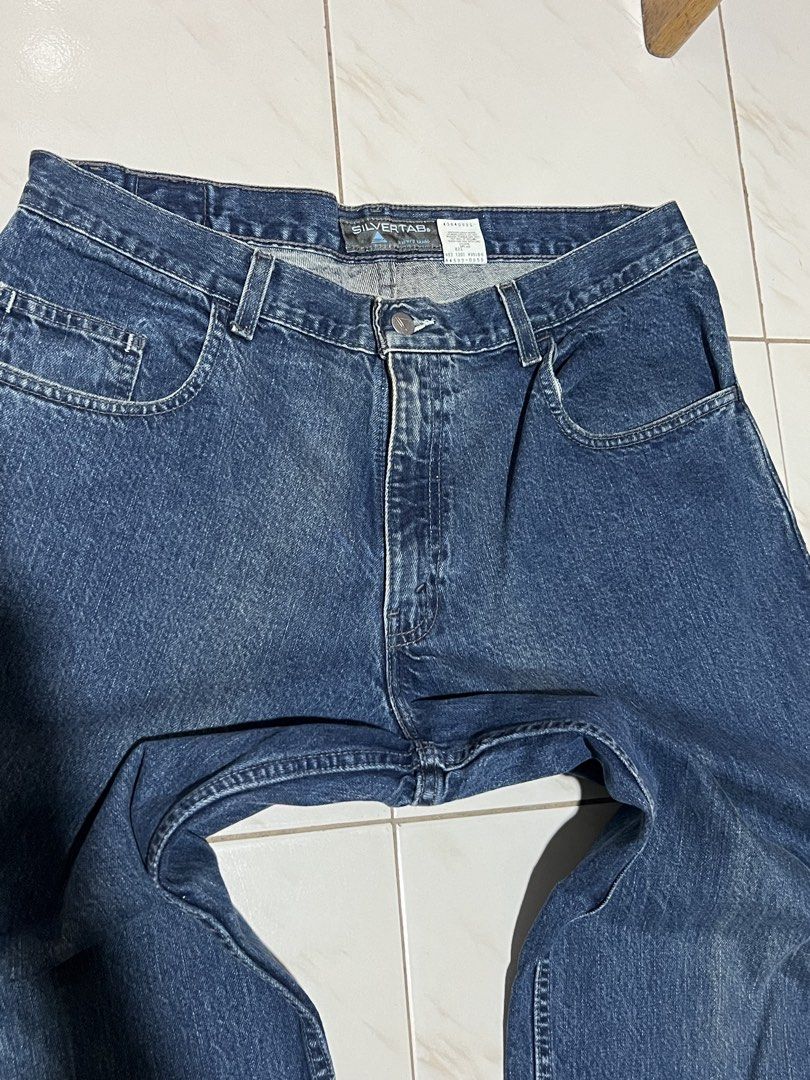 Vintage Levis Silvertab Baggy (Category: Jeans) located in Cabuyao City. Submitted by kenzythrift_ (Listing ID 1462952441, Image 3). Description: Vintage Levis Silvertab Baggy Fit Made in Mexico paper tag Dated Dec 2001 actual dimes: 35 Waist 41 Length 9 Hem excellent condition 2200 + sf J&T courier Loc: Butong, Cabuyao City, Laguna.