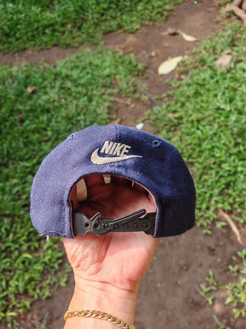 Vintage Nike (Category: Caps & Hats) located in Santa Cruz. Submitted by ukayhuntworldwide (Listing ID 1462887598, Image 3). Description: .