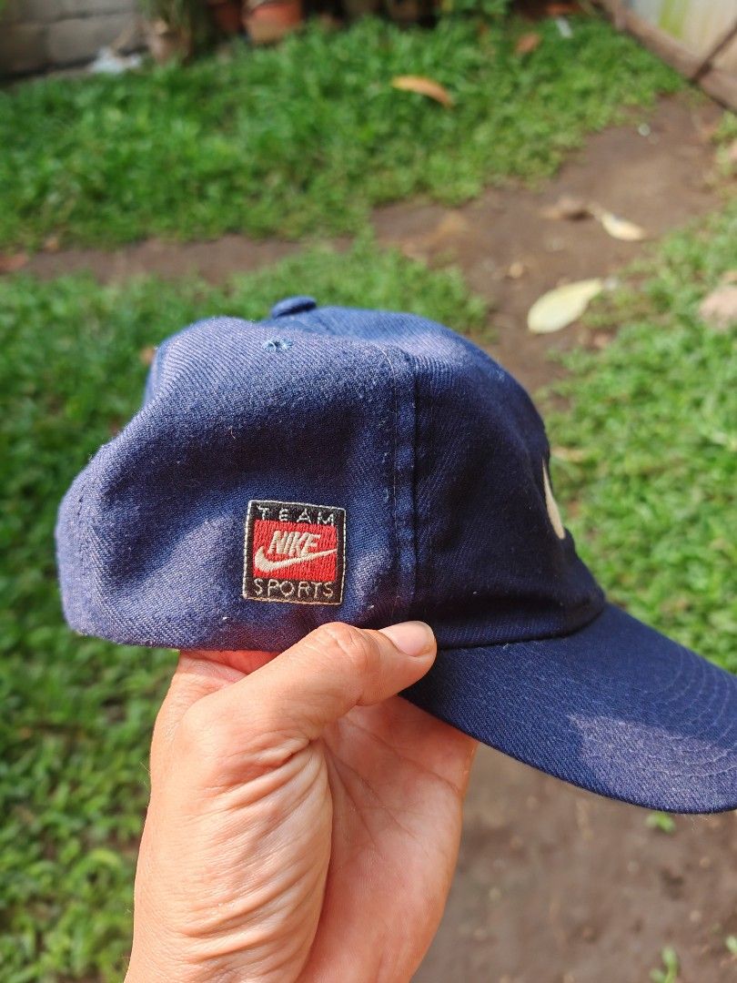 Vintage Nike (Category: Caps & Hats) located in Santa Cruz. Submitted by ukayhuntworldwide (Listing ID 1462887598, Image 2). Description: .