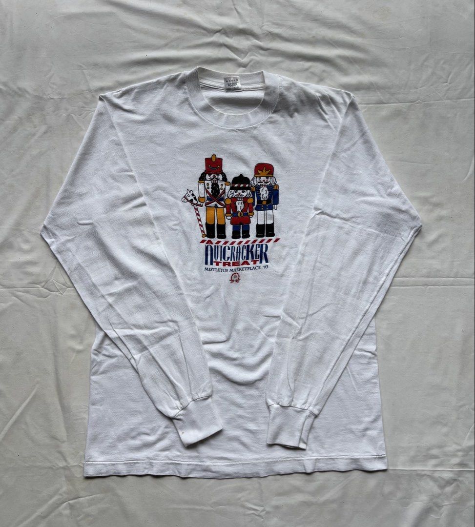 VINTAGE NUTCRACKER (Category: Longsleeves) located in Gerona. Submitted by jeerthrift (Listing ID 1462992873, Image 1). Description: FOTL NUTCRACKER VINTAGE W-20.5 L-28.5 SL-22 ISSUE CHECK LAST 2PICS.