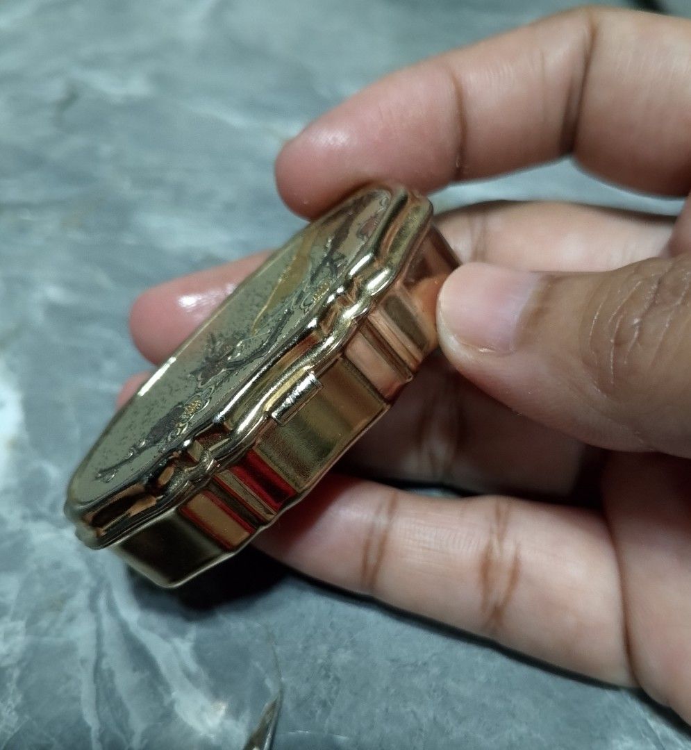 Vintage Pill Box (Category: Vintage Collectibles) located in Bocaue. Submitted by riza_olshoppe (Listing ID 1463007404, Image 2). Description: Vintage Pill Box.