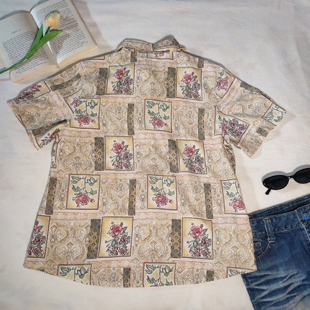 Vintage Rose Print Button-Up Shirt (Category: Blouses) located in Antipolo. Submitted by _lovedbychie (Listing ID 1462890590, Image 2). Description: 🌸 Size: M-L 🌸 Bust: 36" - 38" • Length: 17" 🌸 MOP: Gcash / Maribank 🌸 MOD: J&T / LBC / Lalamove Message me for more info!.