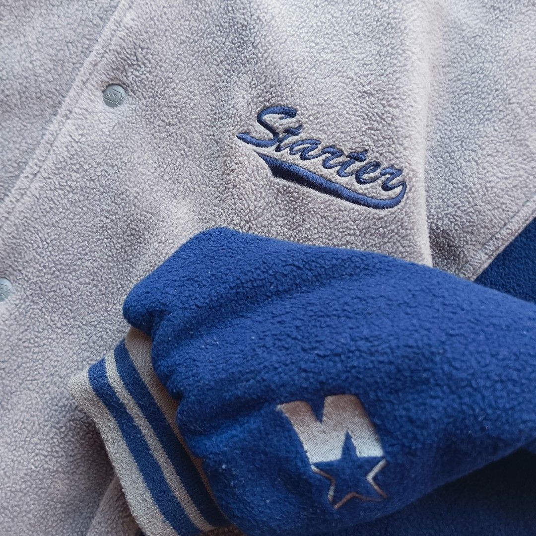 Vintage Starter Reversible Jacket (Category: Coats, Jackets and Outerwear) located in San Luis. Submitted by 3fted.au (Listing ID 1463018506, Image 3). Description: VTG Starter Reversible Jacket (Boxy) Good Condition 9/10 Color Rate Minimal Scratch/ Loose Stitch Dimes(inches) Length: 28 Width: 27.