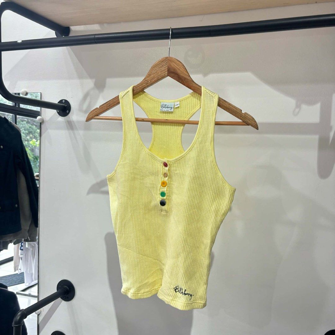 Vintage y2k Billabong Knitted top (Category: Blouses) located in Bambang. Submitted by heats777 (Listing ID 1463087477, Image 2). Description: Excellent condition No issue Size: Medium.