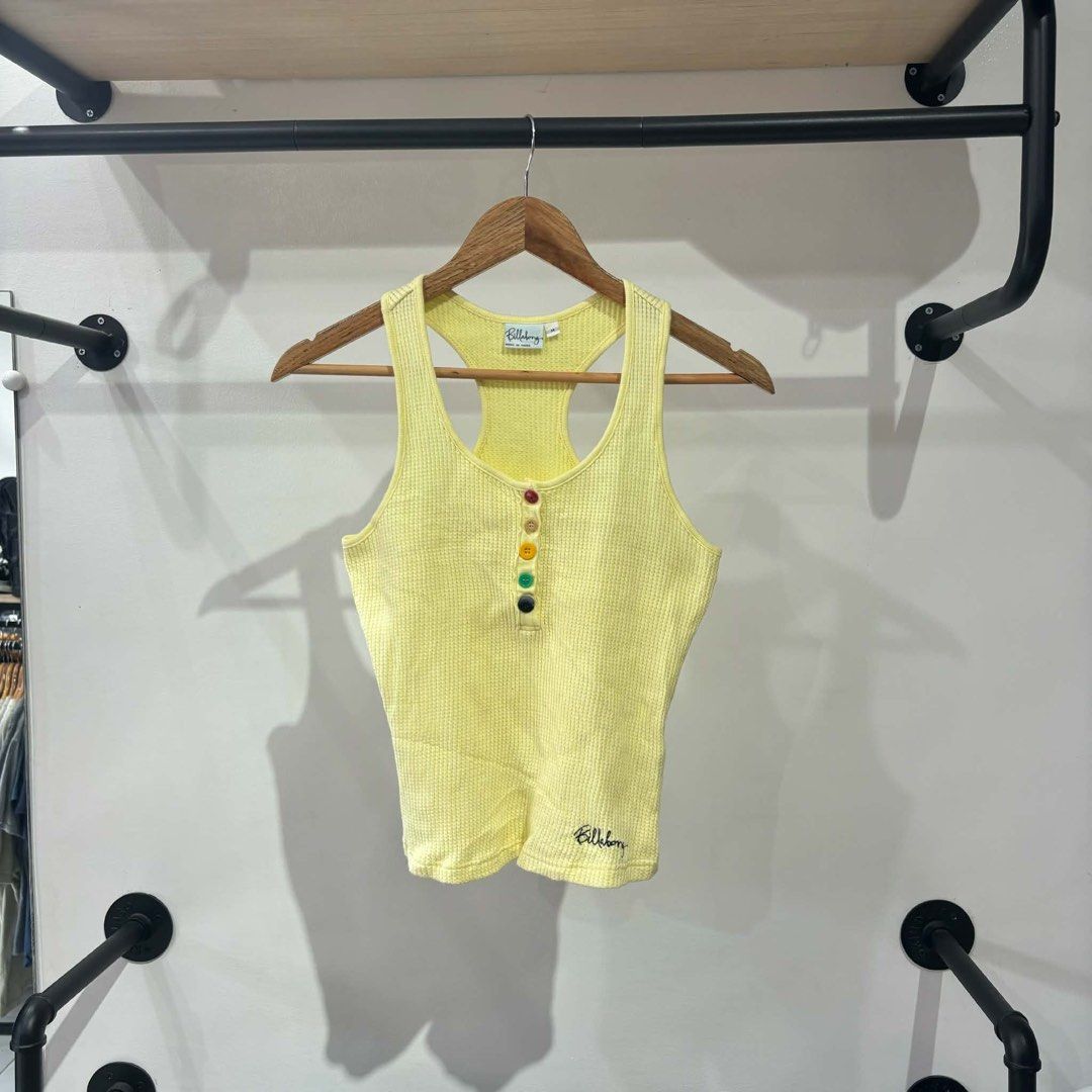 Vintage y2k Billabong Knitted top (Category: Blouses) located in Bambang. Submitted by heats777 (Listing ID 1463087477, Image 1). Description: Excellent condition No issue Size: Medium.