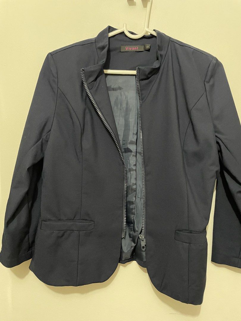 Vivant Navy Blue Zipper Blazer (Category: Coats, Jackets and Outerwear) located in Quezon City. Submitted by aikkosan (Listing ID 1462982081, Image 1). Description: - Navy blue collarless blazer - Brand: Vivant - Zipper front closure - Two front pockets - Versatile for work or casual outfits.