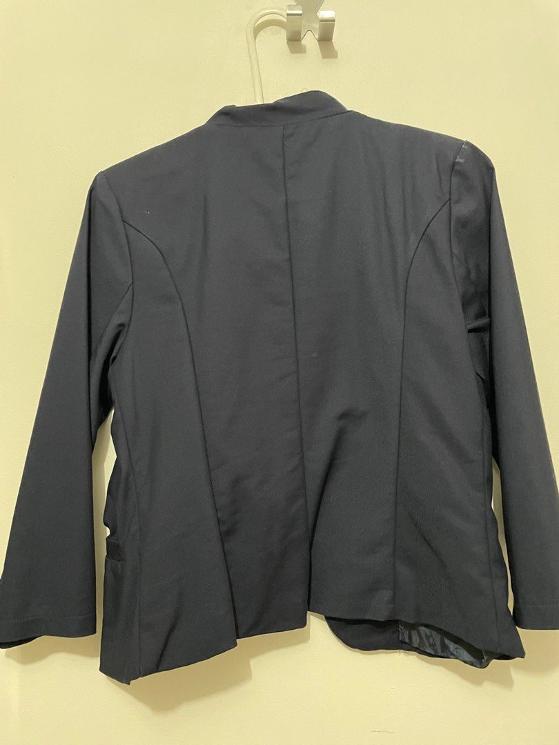 Vivant Navy Blue Zipper Blazer (Category: Coats, Jackets and Outerwear) located in Quezon City. Submitted by aikkosan (Listing ID 1462982081, Image 2). Description: - Navy blue collarless blazer - Brand: Vivant - Zipper front closure - Two front pockets - Versatile for work or casual outfits.