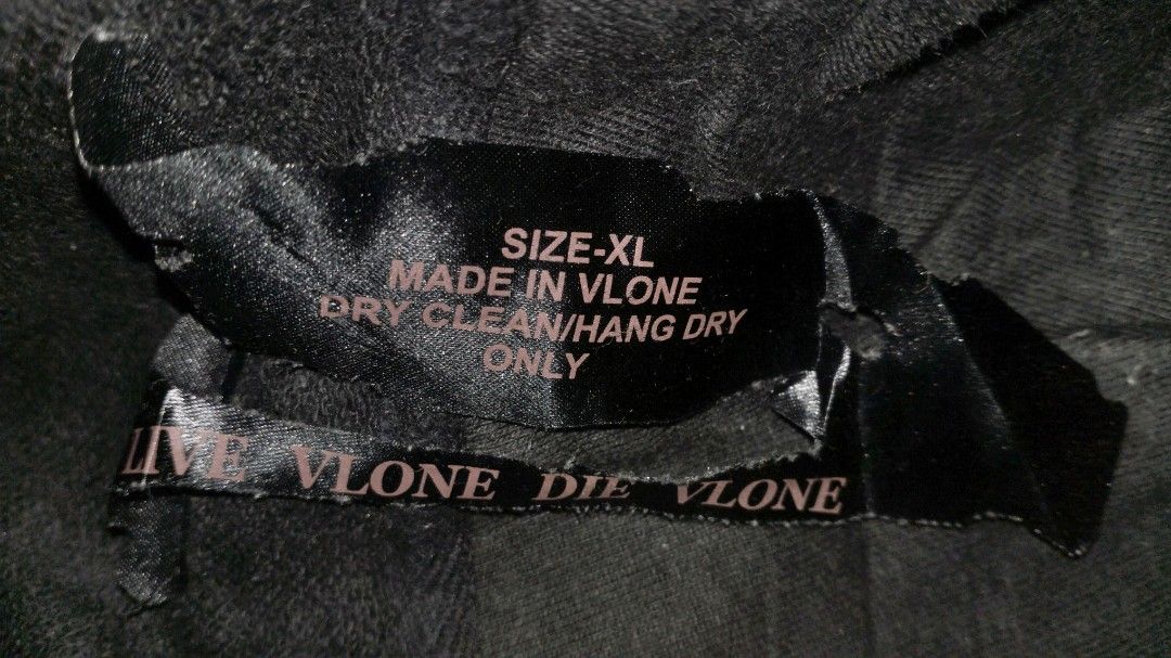 Vlone hoodie (Category: Coats, Jackets and Outerwear) located in Bulacan. Submitted by ryldeal030912 (Listing ID 1463024388, Image 3). Description: excellent condition xl 25" width 29" lenght.