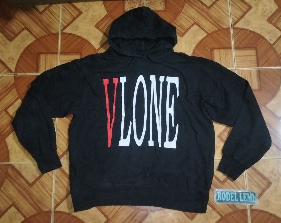Vlone hoodie (Category: Coats, Jackets and Outerwear) located in Bulacan. Submitted by ryldeal030912 (Listing ID 1463024388, Image 1). Description: excellent condition xl 25" width 29" lenght.