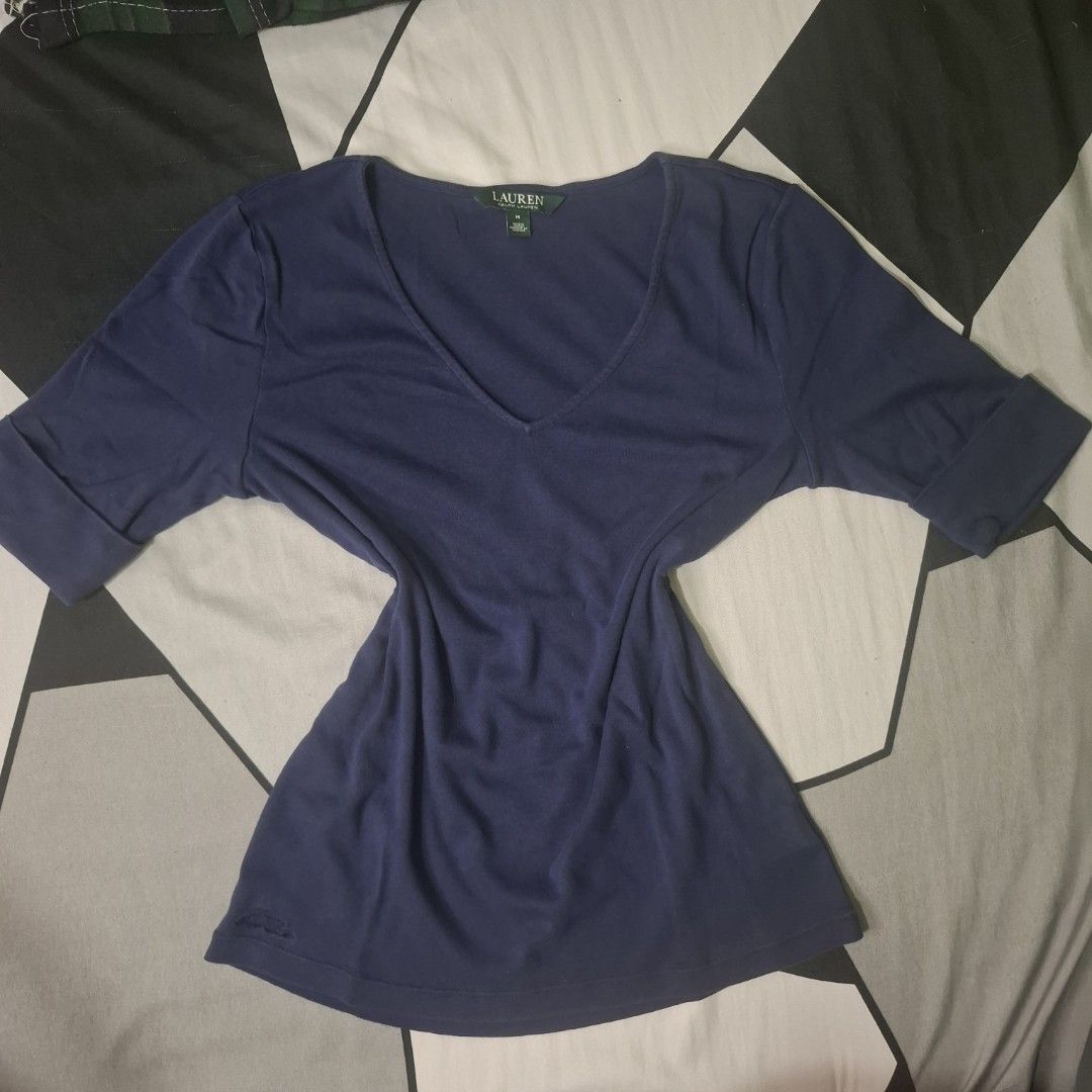 V-neck fitted top (Category: Activewear) located in Adams. Submitted by frog_and_clover (Listing ID 1462920271, Image 1). Description: Navy blue Ralph Lauren V-neck fitted top. no issue slightly used and well loved. can fit Small to medium.