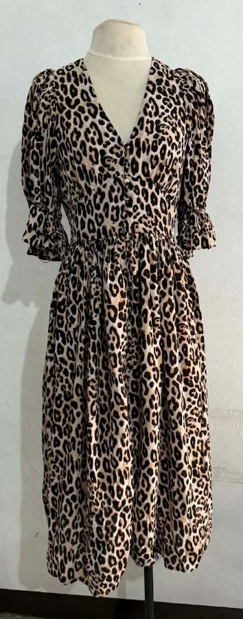 V-neck Leopard Midi Dress (Category: Dresses) located in Manila. Submitted by hyper.hertz. (Listing ID 1462903480, Image 1). Description: Negotiations are available.