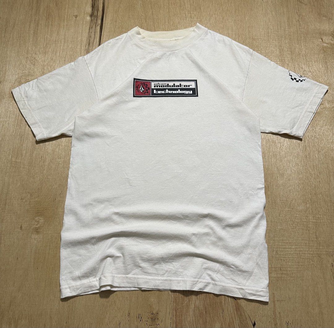 Volcom Shirt (Category: Tshirts & Polo Shirts ) located in Bacolod City. Submitted by dannnsoy (Listing ID 1462912582, Image 1). Description: Volcom Shirt “Vintage mid to late 90s” •In good condition •Dimension: 19” x 27.5” •Issue: Needs wash •Price: 899 only 📍Note: Color may vary to due lighting and camera resolution. .