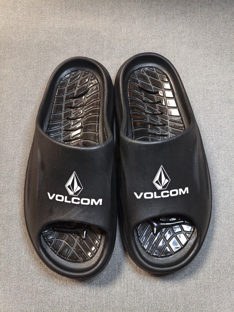 Volcom Slippers (Category: Slippers & Slides) located in Cabuyao City. Submitted by wardsole (Listing ID 1462972135, Image 1). Description: Volcom Slippers Super comfy ang lambot Excellent condition Size 40-41 No hard issue just a minimal scratchs Hindi malalim check all pictures - 899.