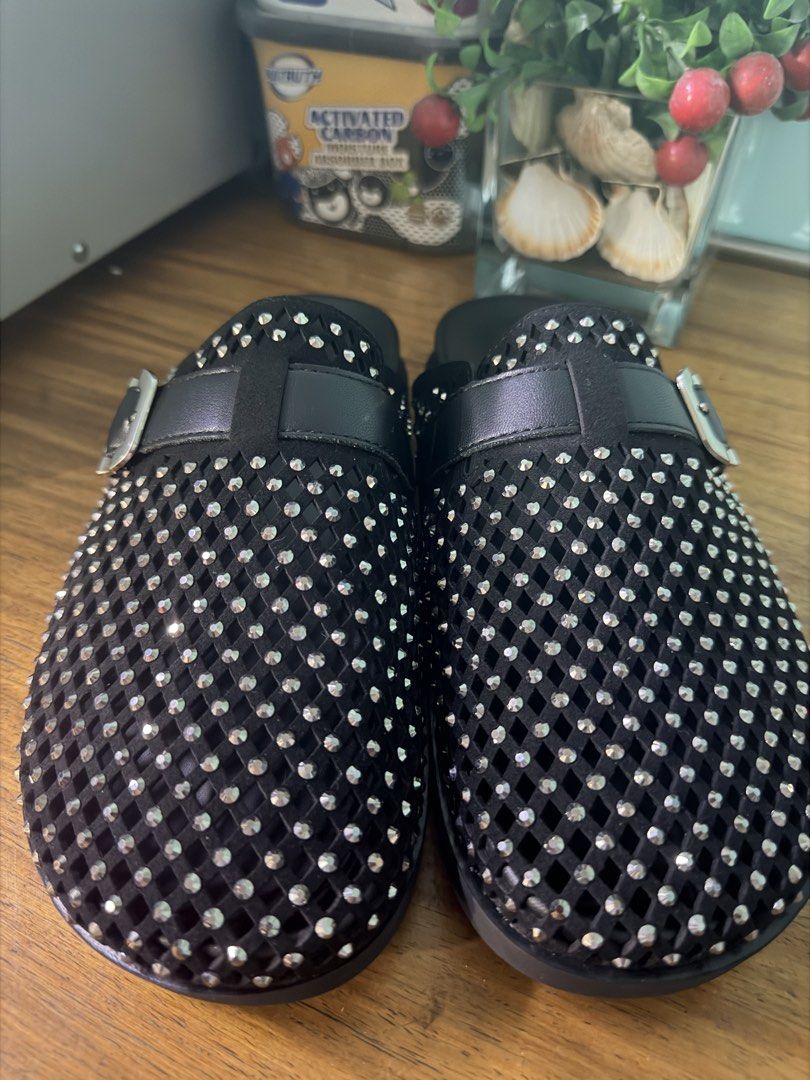 VSHOP SLIP ON (Category: Flats & Sandals) located in Quezon City. Submitted by ariannemb01 (Listing ID 1462987047, Image 1). Description: ✨ VSHOP SLIP-ONS WITH STUDS/STONES ✨ Brand new from Bangkok 🇹🇭 💎 Elegant studs & stone details 👣 Very comfy and easy to wear 📏 US 9 / 25 cm 📦 No box 💰 ₱1,500 only! Perfect for casual or dressy outfits—simple but elegant! ✨ 📌 MOP & Delivery: Same payment and delivery details as my previous posts. 📩 PM t
