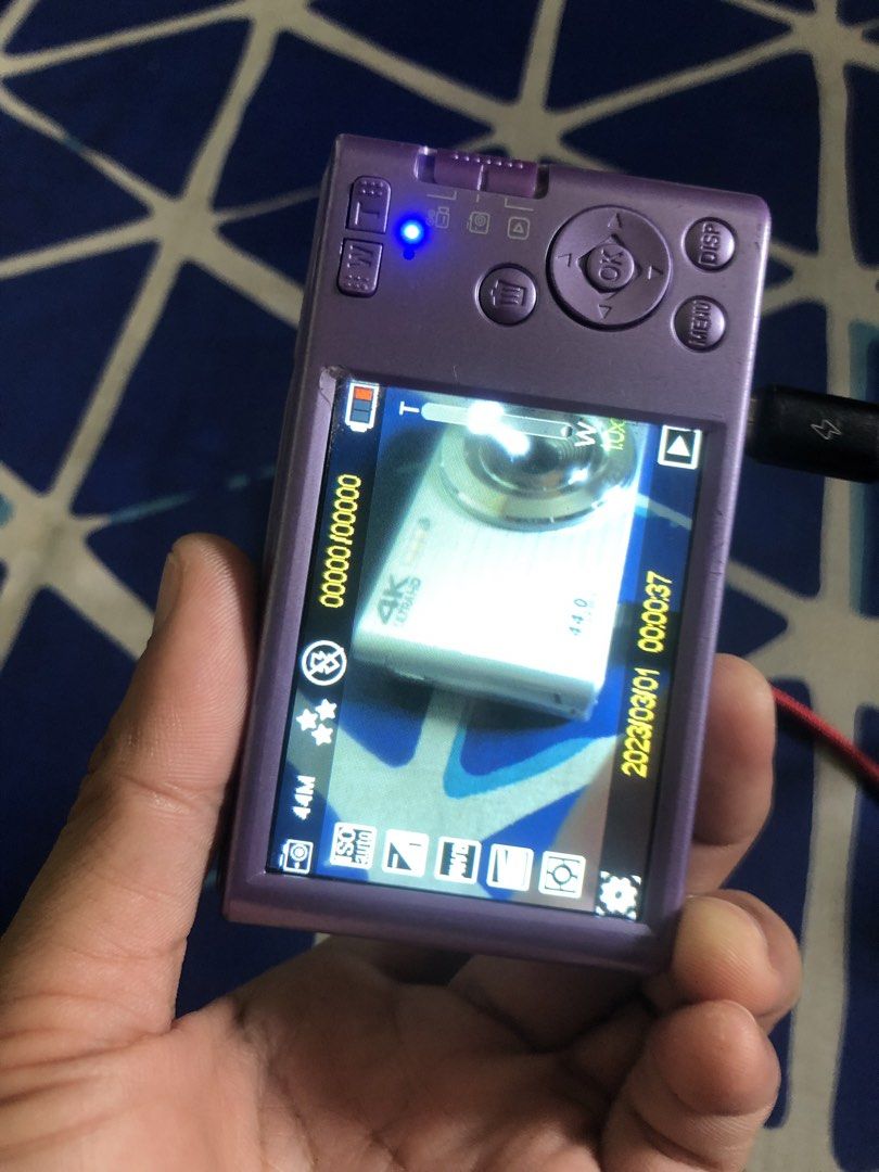 Vtek 4K digital cameras (Category: Cameras) located in Quezon City. Submitted by markgolveo (Listing ID 1462911476, Image 3). Description: Vtek 4K digital cameras Set pair sale only Both has no batteries tested only via charging cables No sd cards included Pink one works properly good screen Silver working powers on bad screen defective screen.