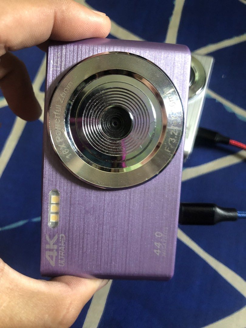 Vtek 4K digital cameras (Category: Cameras) located in Quezon City. Submitted by markgolveo (Listing ID 1462911476, Image 2). Description: Vtek 4K digital cameras Set pair sale only Both has no batteries tested only via charging cables No sd cards included Pink one works properly good screen Silver working powers on bad screen defective screen.