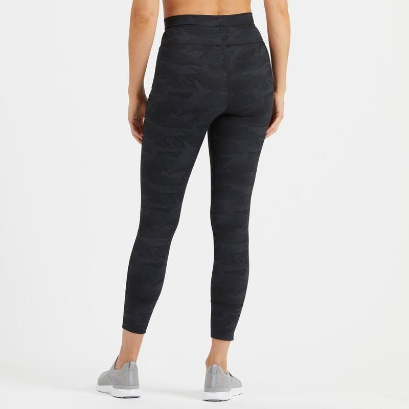 VUORI DAILY LEGGINGS (Category: Activewear) located in San Pedro. Submitted by cyanide.slug.cat (Listing ID 1463008179, Image 3). Description: medium 30-34" waist 36" length.