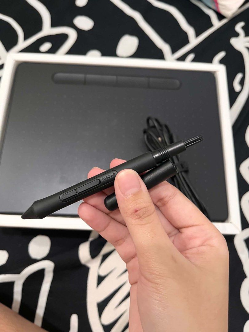 Wacom Intuos Creative Pen Tablet (M) (Category: Other Accessories) located in Manila. Submitted by cooldragon-2049 (Listing ID 1463032845, Image 3). Description: - Wacom Intuos drawing tablet - Perfect for digital drawing, photo editing, and design - Includes battery-free pen - Features 4 customizable ExpressKeys - Comes with 3 bonus software downloads - Compatible with Windows and Mac operating systems.