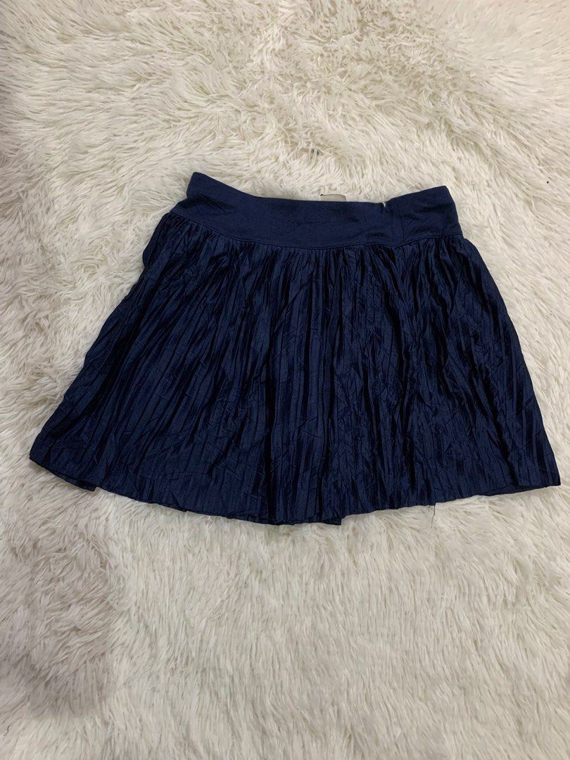 We Wander Navy Blue Pleated Skirt Size L (Category: Skirts) located in Iba. Submitted by thriftcoyan (Listing ID 1462915037, Image 1). Description: - Navy blue pleated skirt by We Wander - Comfortable elastic waistband - Made of polyester fabric - Ideal for casual wear - Easy to pair with various tops -Large on tag 29-31.