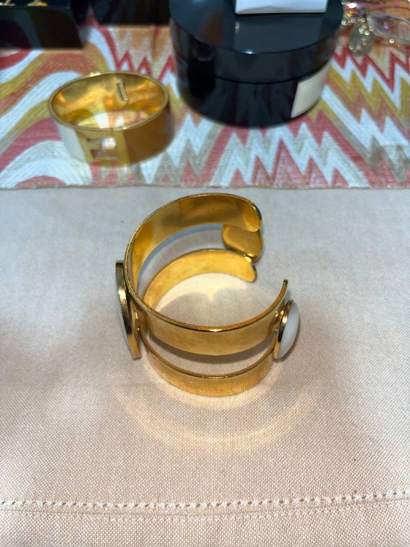 White big pearl Golden cuff Imaï (Category: Other Accessories) located in Quezon City. Submitted by michypeachyy1 (Listing ID 1463047041, Image 3). Description: 2500 plus shipment imaï French brand.