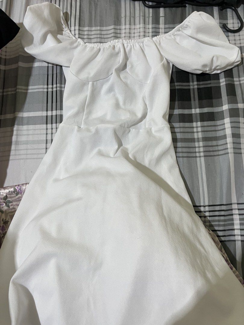 white dress (Category: Dresses) located in Bulacan. Submitted by ohyul.06 (Listing ID 1463001860, Image 1). Description: .