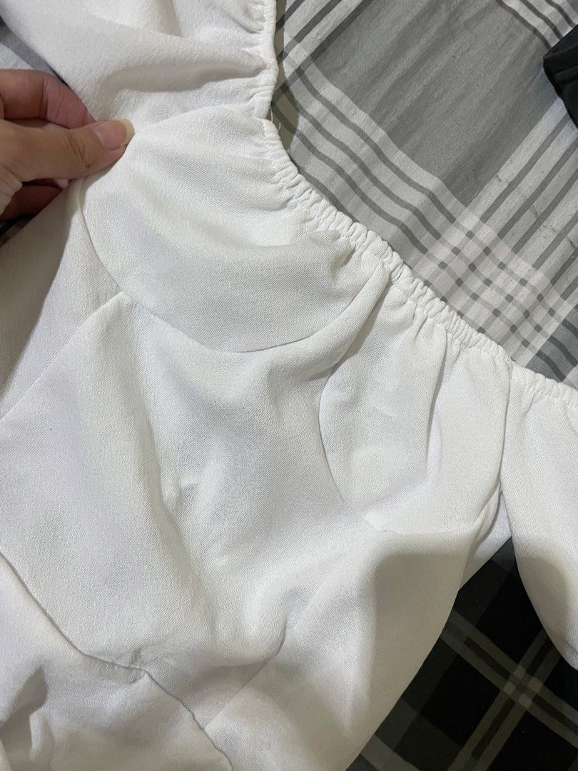 white dress (Category: Dresses) located in Bulacan. Submitted by ohyul.06 (Listing ID 1463001860, Image 3). Description: .