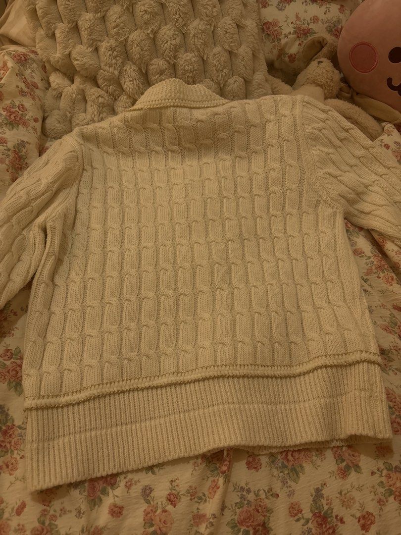 white knitted cardigan (Category: Coats, Jackets and Outerwear) located in Manila. Submitted by ellaineju58379 (Listing ID 1462972483, Image 2). Description: .