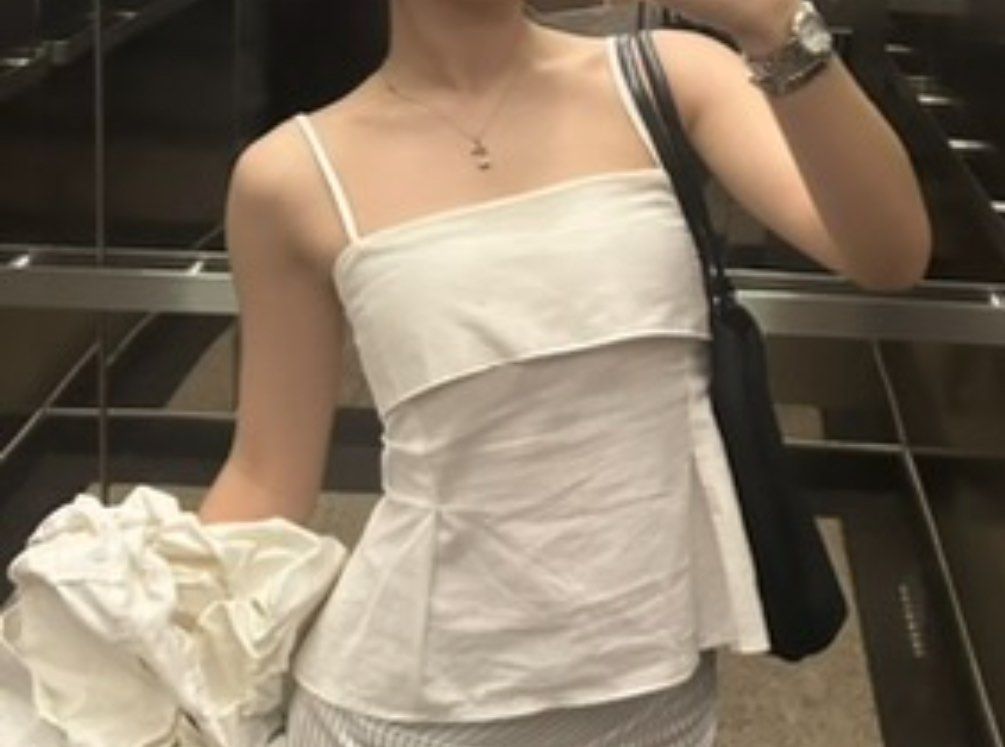 White Linen-Look Foldover Cami Top with Adjustable Straps (Category: Blouses) located in Angeles City. Submitted by louisee. (Listing ID 1463009992, Image 3). Description: Brand: Unbranded Size: Small Color: White Condition: 9.5/10 (Worn twice only, not heavily used, excellent condition).