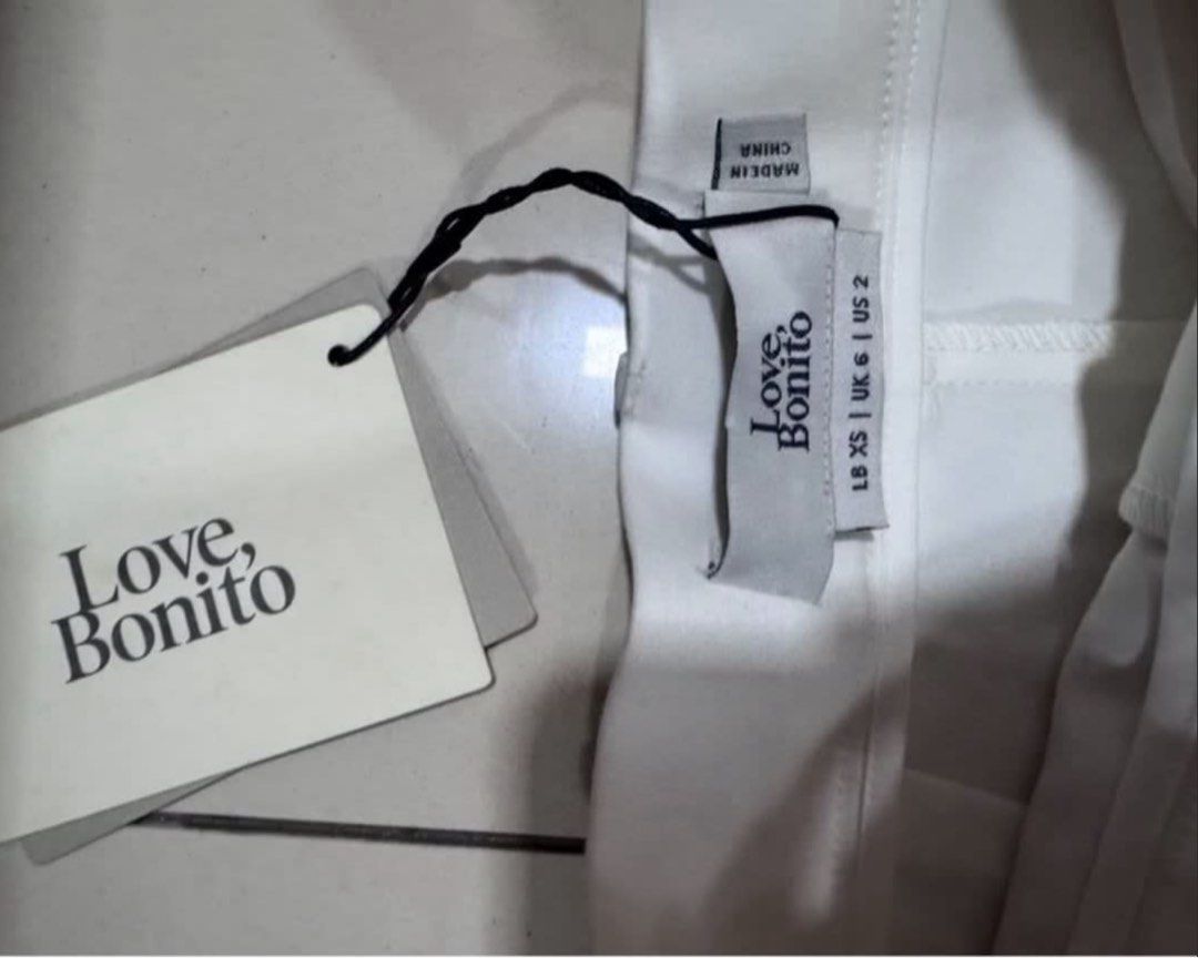 White pants (Category: Other Bottoms) located in Quezon City. Submitted by prelovedsaleitems (Listing ID 1462908568, Image 1). Description: .