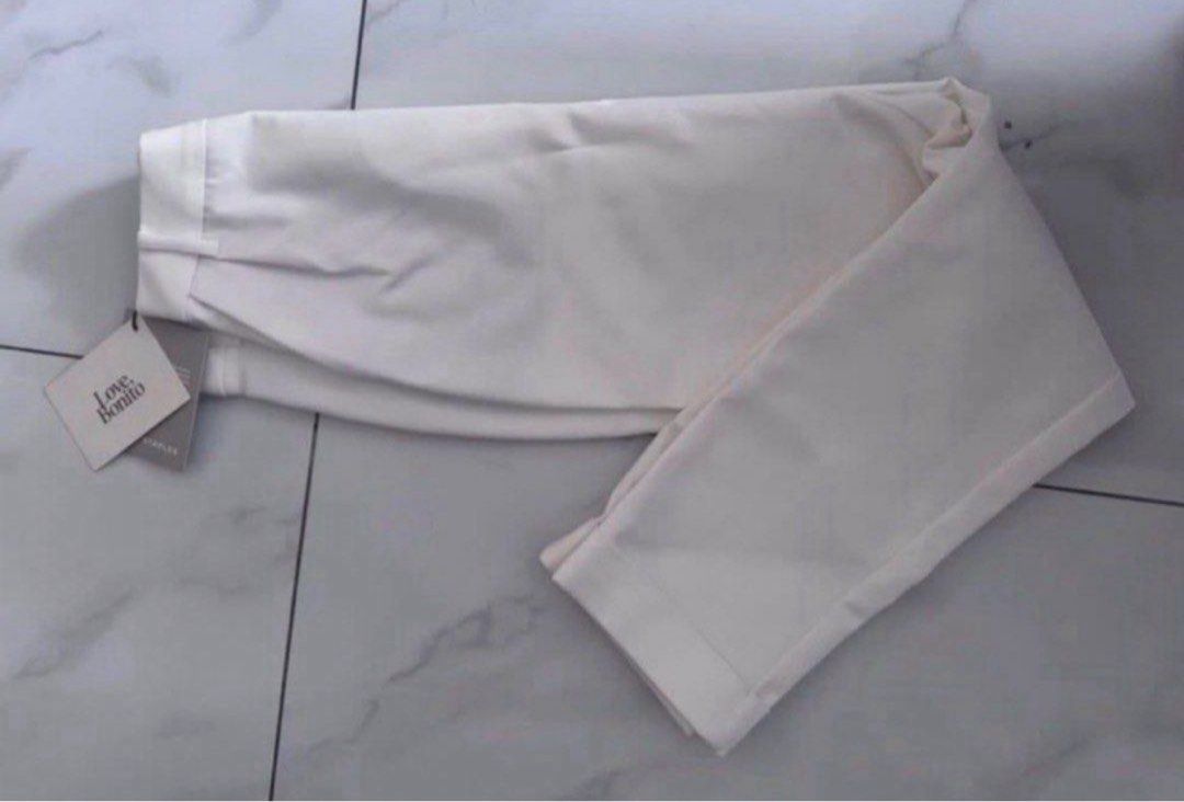 White pants (Category: Other Bottoms) located in Quezon City. Submitted by prelovedsaleitems (Listing ID 1462908568, Image 3). Description: .