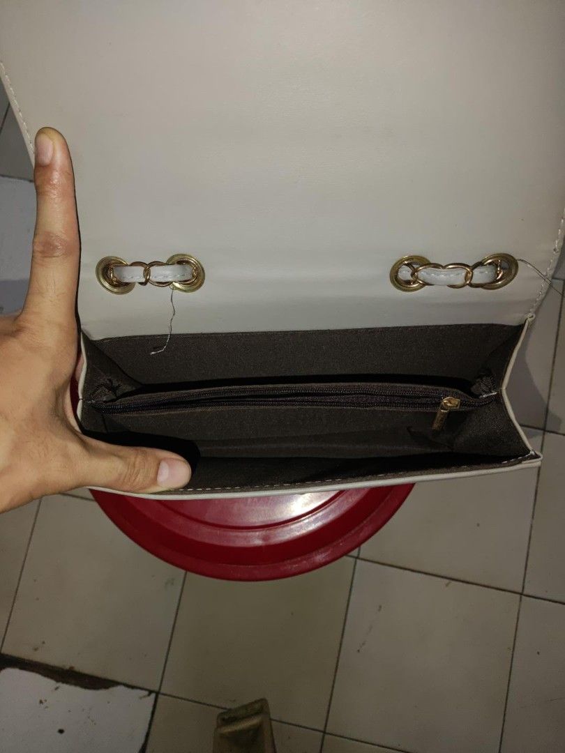 White quilted shoulder/crossbody bag (Category: Cross-body Bags) located in Manila. Submitted by warmshark.1ae1ea (Listing ID 1462971564, Image 3). Description: White quilted shoulder/crossbody bag Gold-tone chain strap and clasp With inner zipper pocket No brand Good pre-loved condition Minor signs of use, see photos.
