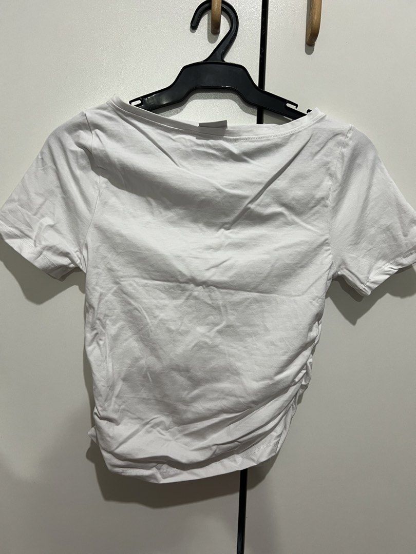 White Ruched Side T-Shirt (Category: Shirts) located in Manila. Submitted by art8411_ (Listing ID 1462963280, Image 1). Description: Small.