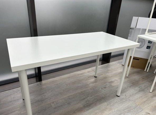 White study table (Category: Tables & Sets) located in Singapore. Submitted by sayheypeaches (Listing ID 1462994698, Image 1). Description: No defects lightly used Self collect .