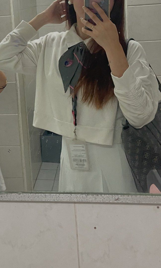White Sweater (SM) (Category: Coats, Jackets and Outerwear) located in Bulacan. Submitted by ohyul.06 (Listing ID 1463001004, Image 1). Description: bought at SM department store, see issue sa pic.