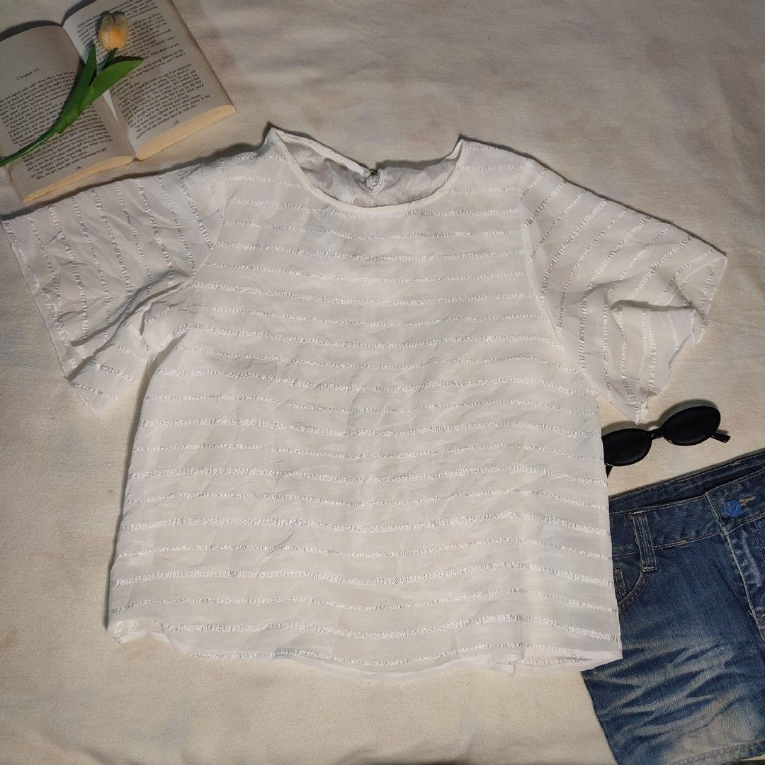 White Textured Bow Back Short Sleeve Top (Category: Blouses) located in Antipolo. Submitted by _lovedbychie (Listing ID 1462898278, Image 2). Description: 🌸 Size: S-M 🌸 Bust: 34" - 36" • Length: 23" 🌸 MOP: Gcash / Maribank 🌸 MOD: J&T / LBC / Lalamove Message me for more info!.