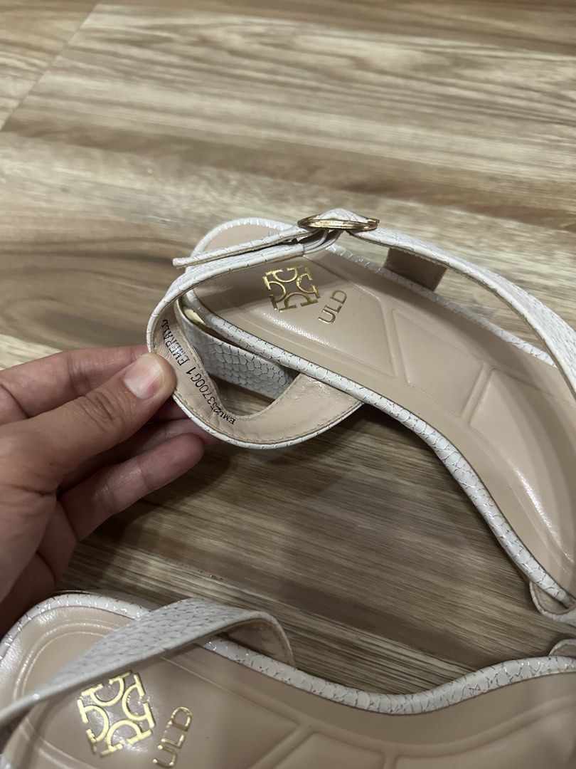 White Textured Slingback Sandals with Buckle Strap (Category: Flats & Sandals) located in Manila. Submitted by jls.01 (Listing ID 1463111526, Image 3). Description: - White slingback sandals - Textured finish - Crossover front strap design - Adjustable buckle strap at the ankle - Comfortable low block heel 2” - Versatile for casual or dressy looks - Comes with original box -Once lang po nagamit sa bday ng anak, so expect na like new pa po, super 