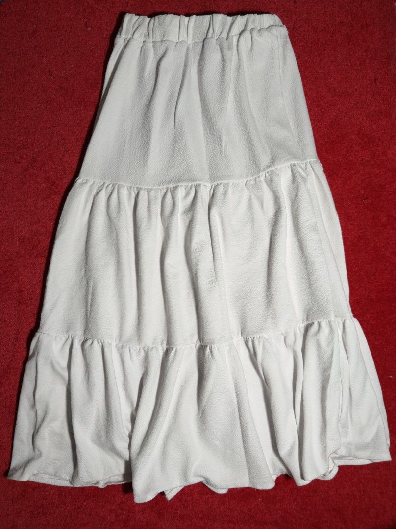 White Tiered Maxi Skirt (Category: Skirts) located in Makati City. Submitted by ydeolch (Listing ID 1463067468, Image 1). Description: Flowy white maxi skirt, effortlessly dreamy and made for twirling. 🤍 ✿ Size: Small (S) ✿ Condition: Like new, Used twice only ✿ Color: White ✿ Flowy maxi-length silhouette ✿ Tiered design with delicate ruffle details ✿ Comfortable elastic waistband for an easy fit 💌 Message me for measurements 📌 RFS: Declutteri