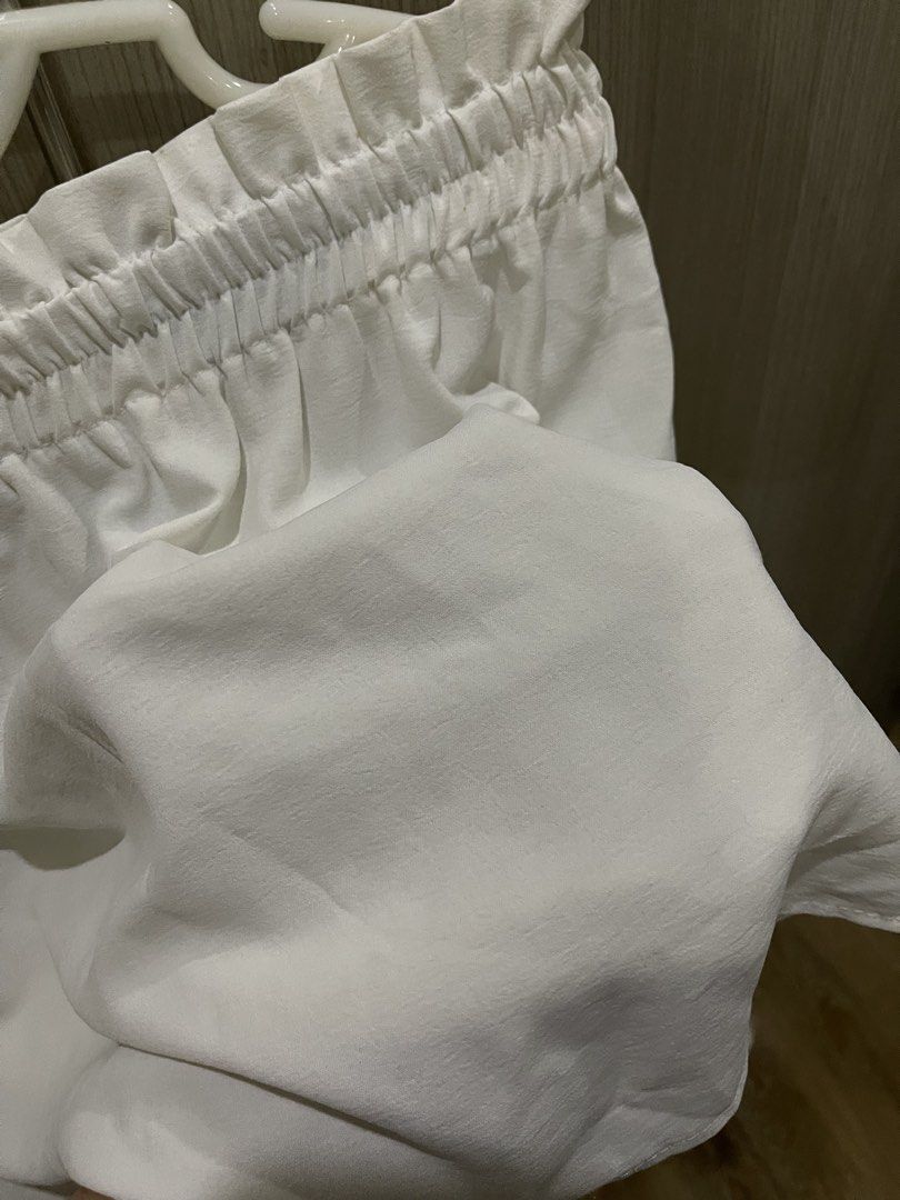 White tube top (Category: Blouses) located in Manila. Submitted by shiezzels (Listing ID 1463071172, Image 2). Description: .