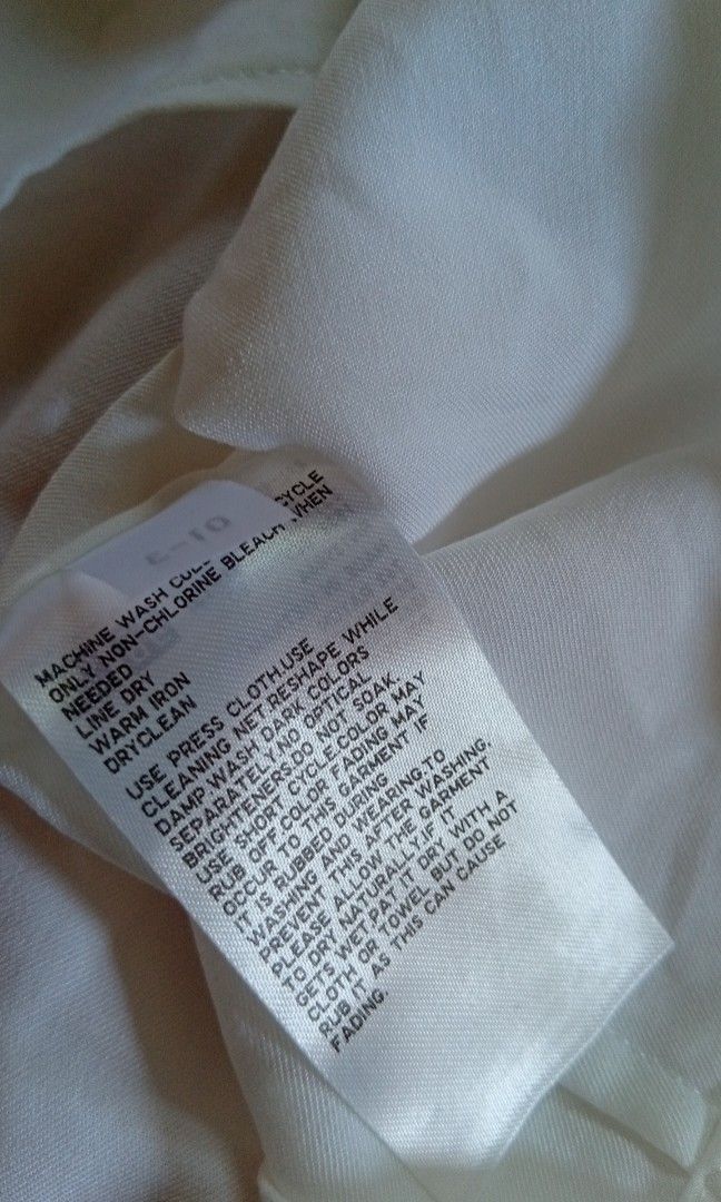 White Uniqlo Rayon Blouse (Category: Blouses) located in Quezon City. Submitted by jojoleen28 (Listing ID 1462923696, Image 3). Description: Made of rayon/polyester blend. Measurements: Shoulder width 16" Chest up to 40" Length 23.5" (back longer by 1") Sleeve length 14.5".
