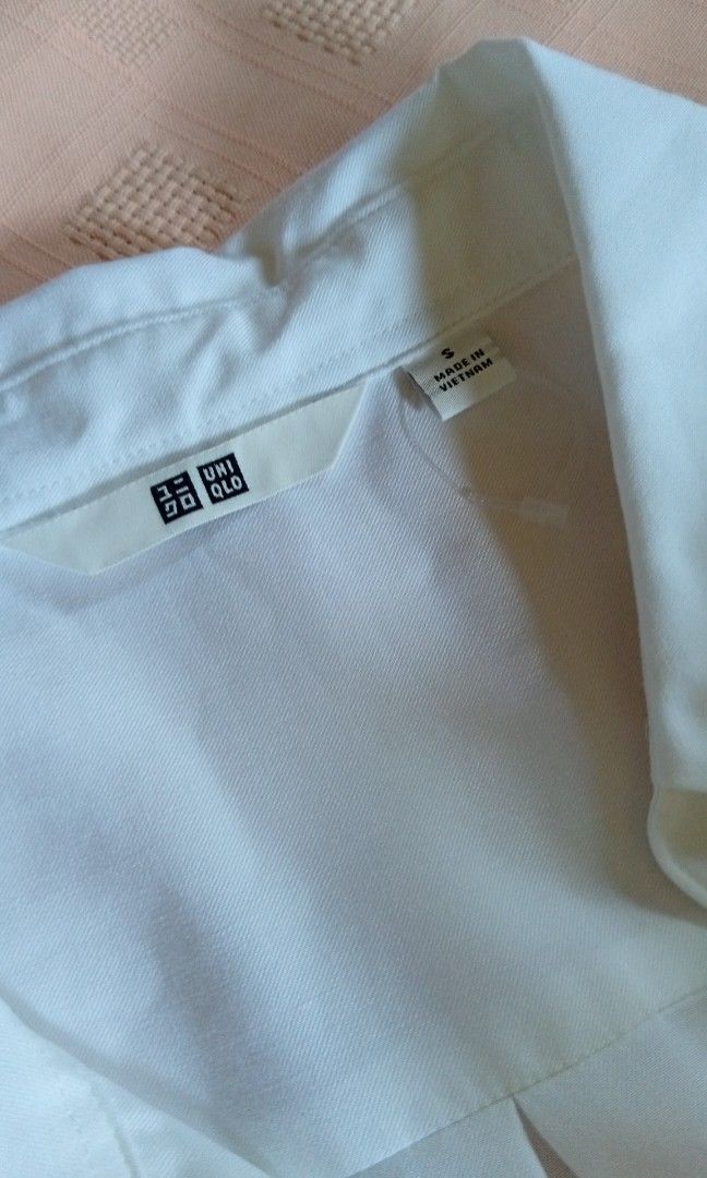 White Uniqlo Rayon Blouse (Category: Blouses) located in Quezon City. Submitted by jojoleen28 (Listing ID 1462923696, Image 2). Description: Made of rayon/polyester blend. Measurements: Shoulder width 16" Chest up to 40" Length 23.5" (back longer by 1") Sleeve length 14.5".