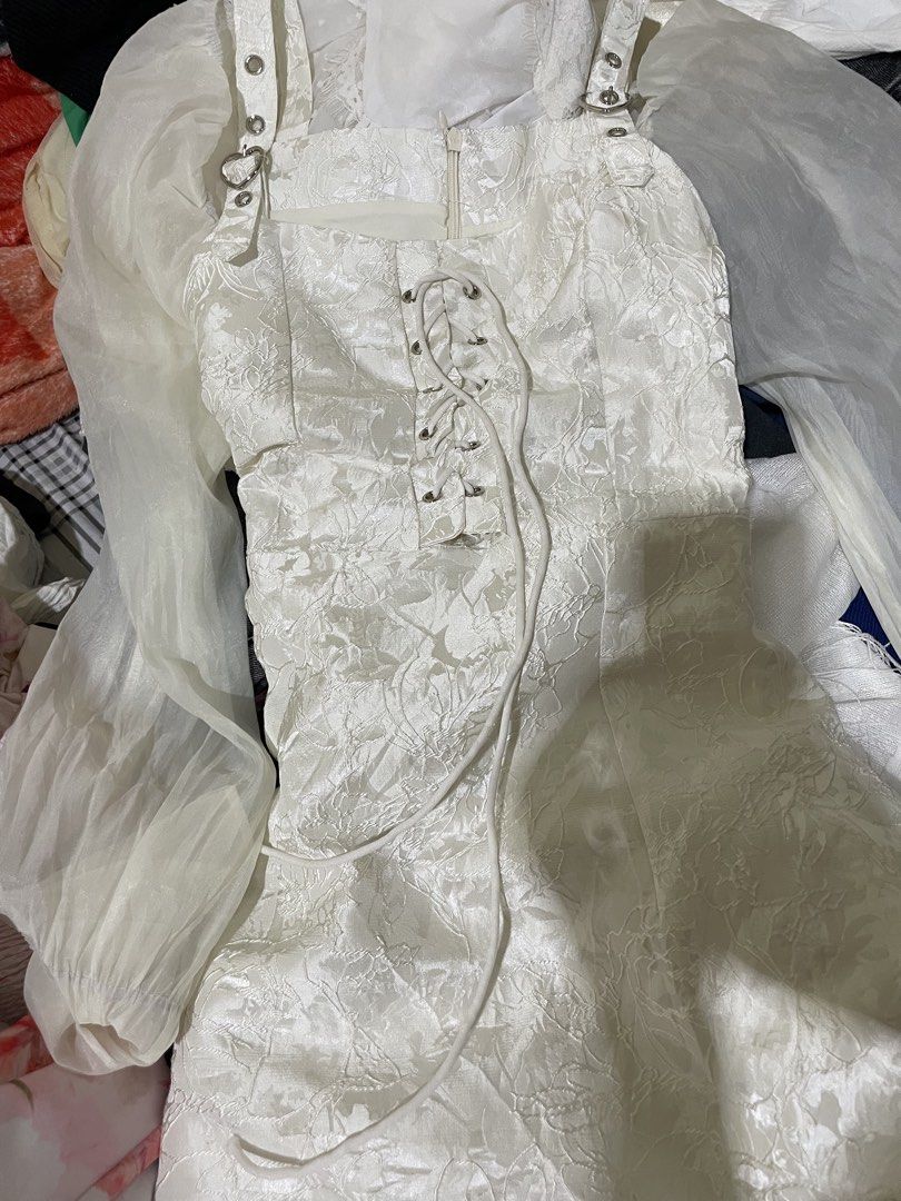 White Whimsy Dress (Category: Dresses) located in Bulacan. Submitted by ohyul.06 (Listing ID 1463007823, Image 3). Description: sobrang ganda sa personal as in!! makapal tela.