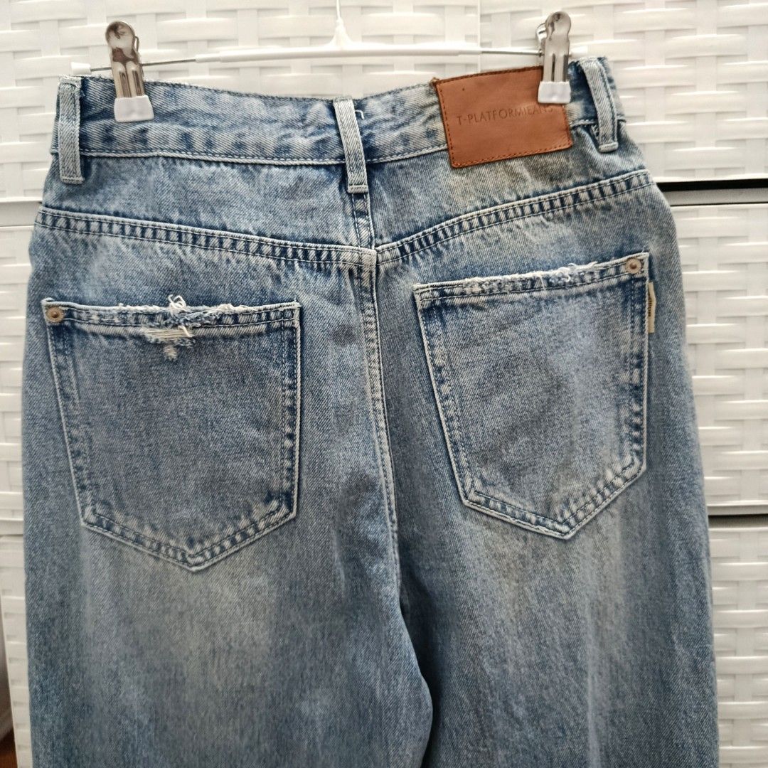 wide leg baggy ripped jeans (Category: Jeans) located in Quezon City. Submitted by wornthisway_ (Listing ID 1462922844, Image 3). Description: wide leg baggy ripped pants, hard denim, with minimal stain below leather tag waist: 28 length: 42 rise: 12.5 leg hole: 9.5 actual photo posted rfs decluttering.