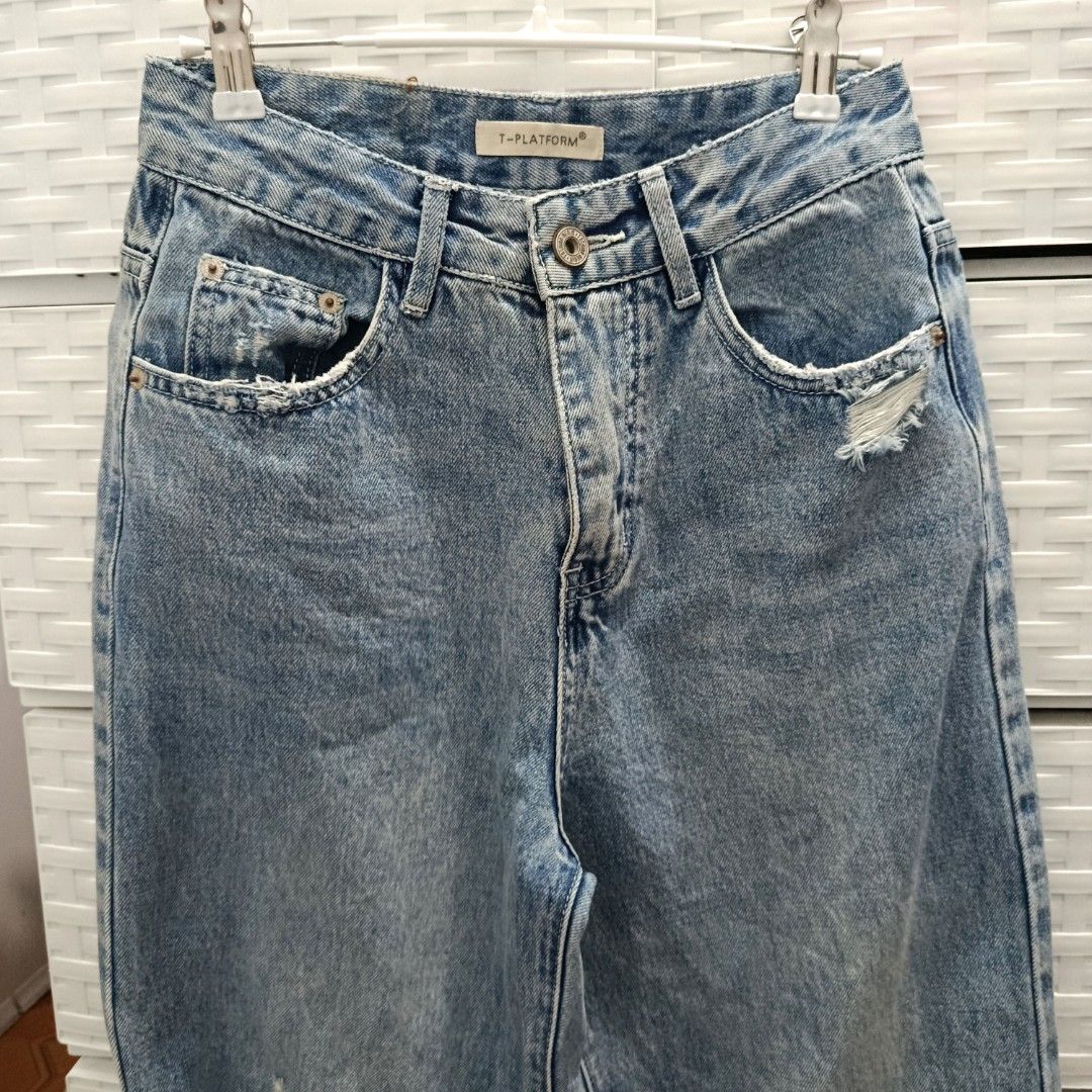 wide leg baggy ripped jeans (Category: Jeans) located in Quezon City. Submitted by wornthisway_ (Listing ID 1462922844, Image 1). Description: wide leg baggy ripped pants, hard denim, with minimal stain below leather tag waist: 28 length: 42 rise: 12.5 leg hole: 9.5 actual photo posted rfs decluttering.