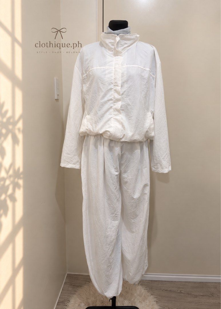 Windbreaker Set (Category: Coats, Jackets and Outerwear) located in Makati City. Submitted by clothique.ph (Listing ID 1462916789, Image 1). Description: ୨୧ ˚₊‧ 𝓦𝓲𝓷𝓭𝓫𝓻𝓮𝓪𝓴𝓮𝓻 𝓢𝓮𝓽 ˚₊‧୨୧ 𐙚 𝓢𝓹𝓸𝓻𝓽𝔂 • 𝓒𝓱𝓲𝓬 • 𝓔𝓯𝓯𝓸𝓻𝓽𝓵𝓮𝓼𝓼 🪽✨ ♡ 𝓑𝓻𝓪𝓷𝓭 𝓝𝓮𝔀 ♡ 𝓦𝓲𝓽𝓱 𝓘𝓷𝓭𝓲𝓿𝓲𝓭𝓾𝓪𝓵 𝓟𝓸𝓾𝓬𝓱 🛍️ ♡ 𝓢𝓲𝔃𝓮: 𝓛𝓪𝓻𝓰𝓮 ♡ 𝟣 𝓼𝓽𝓸𝓬𝓴 𝓸𝓷𝓵𝔂 🎀 𐙚 𝓟𝓮𝓻𝓯𝓮𝓬𝓽 𝓯𝓸𝓻 𝓬𝓪𝓼𝓾𝓪𝓵 𝓭𝓪𝔂𝓼, 𝓽𝓻𝓪𝓿𝓮𝓵 𝓵𝓸𝓸𝓴𝓼 & 𝓪𝓽𝓱�