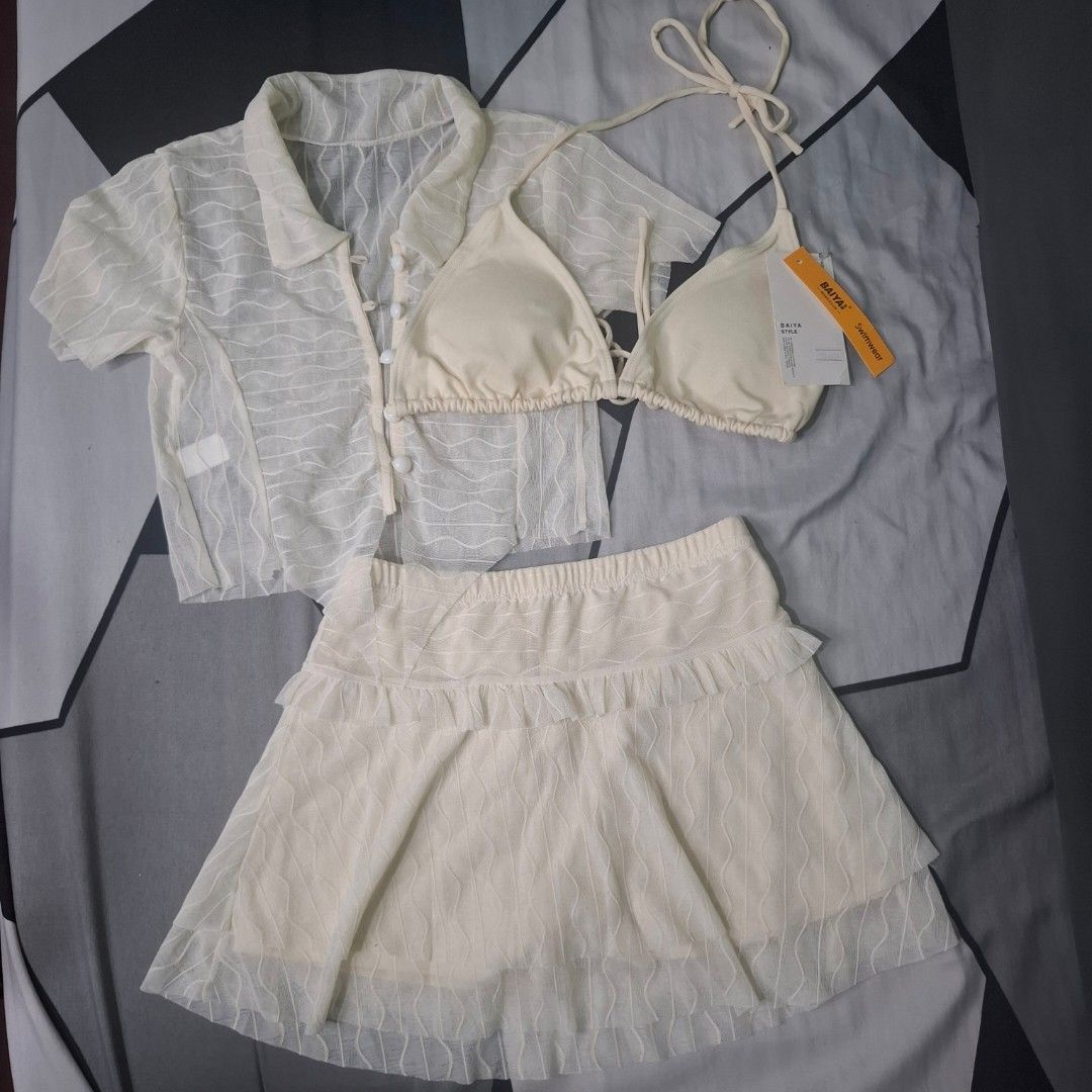 Women swimwear (Category: Bikinis & Swimsuits) located in Adams. Submitted by frog_and_clover (Listing ID 1462921324, Image 1). Description: brand new, I ordered the wrong size, too small for me. can fit extra small to small.