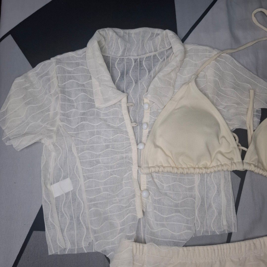 Women swimwear (Category: Bikinis & Swimsuits) located in Adams. Submitted by frog_and_clover (Listing ID 1462921324, Image 3). Description: brand new, I ordered the wrong size, too small for me. can fit extra small to small.