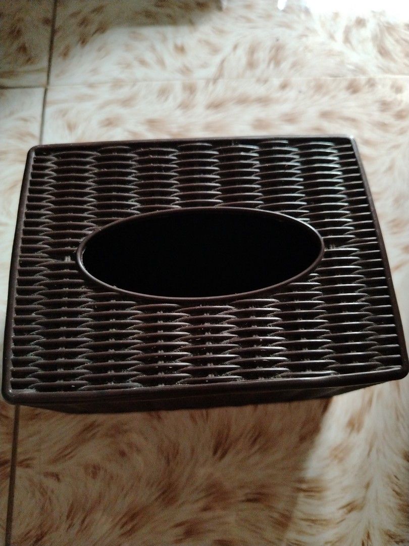 Woven Dark Brown Square Tissue Box Cover (Category: Storage Boxes & Baskets) located in Cavite. Submitted by 1324abegai53000 (Listing ID 1462965780, Image 2). Description: - Stylish dark brown tissue box cover - Features an elegant woven texture design - Designed to fit standard square tissue boxes - Enhances the decor of any room - Ideal for living rooms, bedrooms, or office spaces.