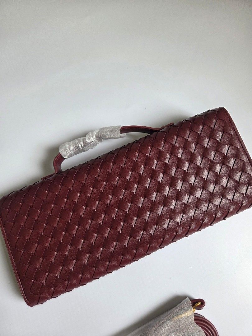 Woven Leather Clutch Bag with Gold Hardware (Category: Clutches) located in Bacolod City. Submitted by maraline (Listing ID 1462923164, Image 1). Description: Never been used, completely pristine. Some of the protective foam wraps are still intact on the handles/straps (as seen in photos). 📌 DETAILS: • Condition: 100% Brand New / Never Used • Material: Soft, high-quality premium vegan leather weave • Hardware: Sculptural gold-tone metal knot tog