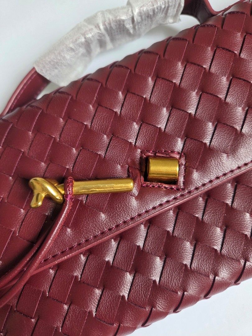 Woven Leather Clutch Bag with Gold Hardware (Category: Clutches) located in Bacolod City. Submitted by maraline (Listing ID 1462923164, Image 3). Description: Never been used, completely pristine. Some of the protective foam wraps are still intact on the handles/straps (as seen in photos). 📌 DETAILS: • Condition: 100% Brand New / Never Used • Material: Soft, high-quality premium vegan leather weave • Hardware: Sculptural gold-tone metal knot tog