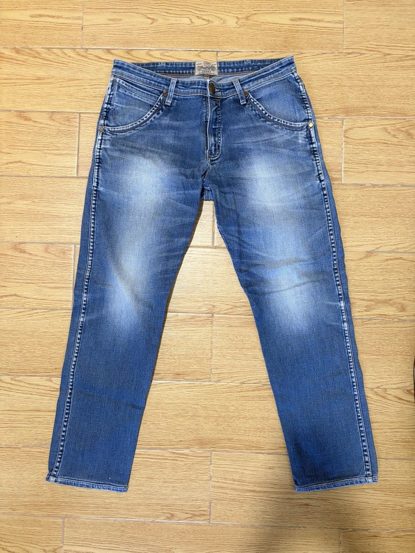 Wrangler crank jeans (Category: Jeans) located in Manila. Submitted by recreator (Listing ID 1463041719, Image 2). Description: .